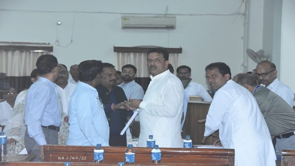 कांग्रेस से अयोघ्या रहे मैदान में 