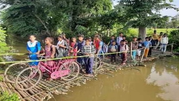 एक साथ 20 लोग तक निकल रहे हैं
