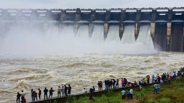 बरगी डैम के 13 गेट खुले बरगी डैम के 13 गेट खुले