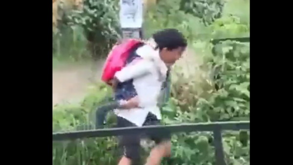 सोशल मीडिया पर वायरल हुआ भाई बहन का वीडियो सोशल मीडिया पर वायरल हुआ भाई बहन का वीडियो