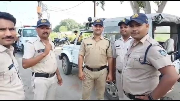 विक्की फैक्ट्री पर गुर्जर समाज के लोग कर रहे हैं कार्यक्रम