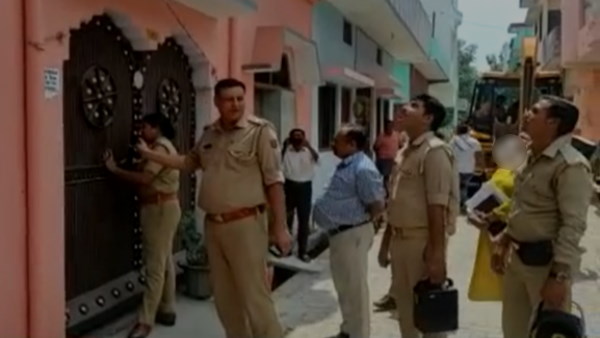 दहेज के लिए महिला को घर से निकाला