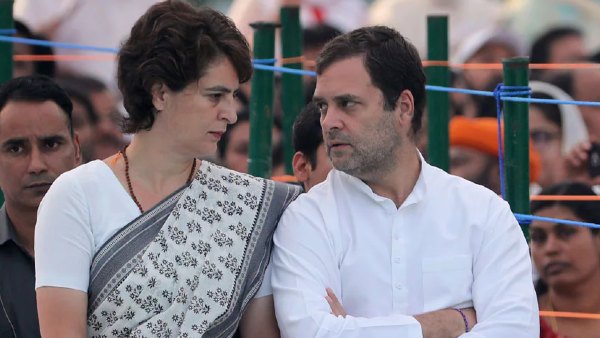 प्रियंका की कोर टीम के सदस्यों की मौजूदगी 