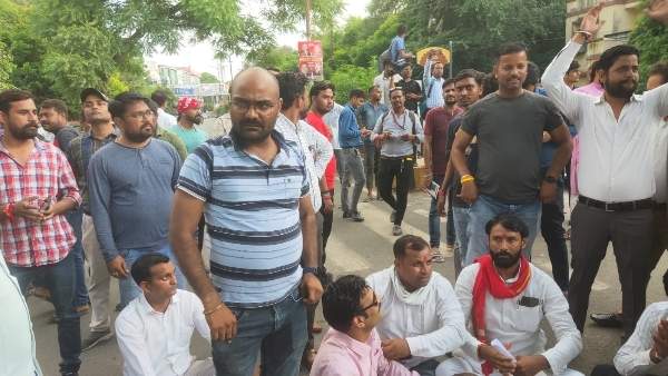 करणी सेना ने भी पुलिस अधीक्षक को सौंपा ज्ञापन