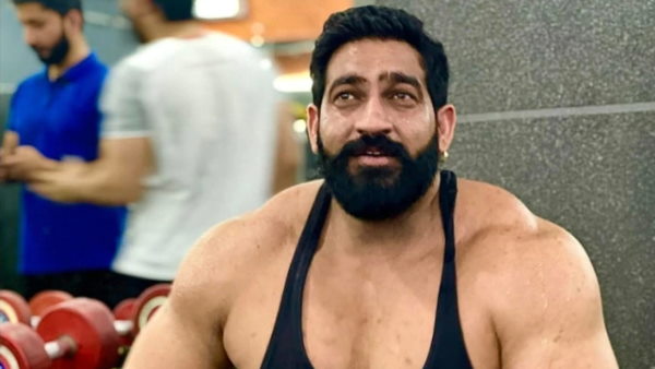 बॉबी ने 20 जनवरी को दुबई से नई दिल्ली तक का सफर किया था तय