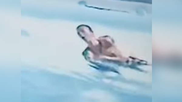 मां को बचाने के लिए बेटे की छलांग