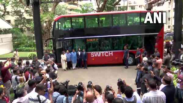 पहली डबल डेकर एसी इलेक्ट्रिक बस लॉन्च