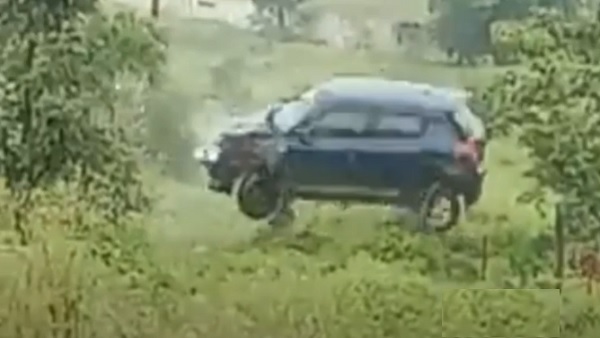 सीधी आ रही कार पलट गई सीधी आ रही कार पलट गई
