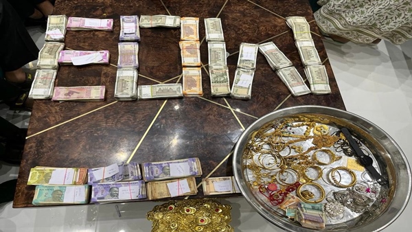 तीन मंजिल बंगले से सिर्फ 16 लाख नकदी बरामद 