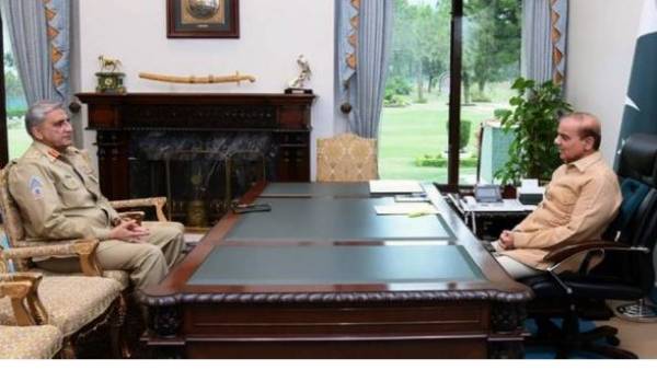 दिवालिया होने की कगार पर पहुंचा पाकिस्तान