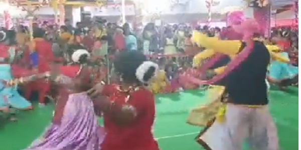 महिलाओं ने पारम्परिक खेलों का लिया आनंद 