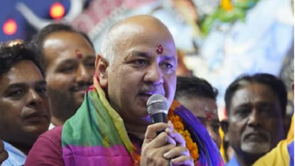 CBI ने मनीष सिसोदिया को पहला आरोपी बनाया