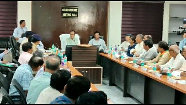 मुरैना में ली सीएम ने अधिकारियों की बैठक