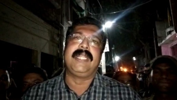 घर के रखे सामान की ली तलाशी