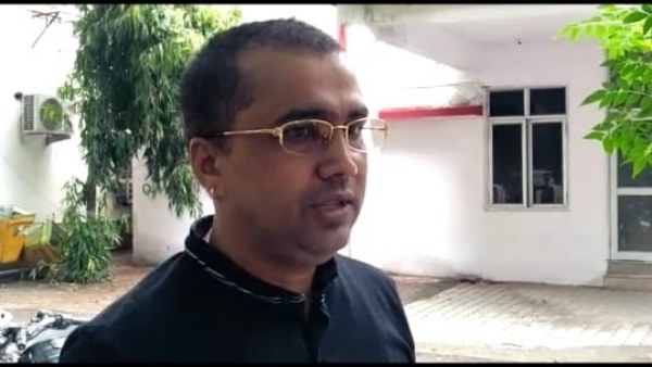 अवधेश सिंह के खाते से कट गए ₹200000 अवधेश सिंह के खाते से कट गए ₹200000