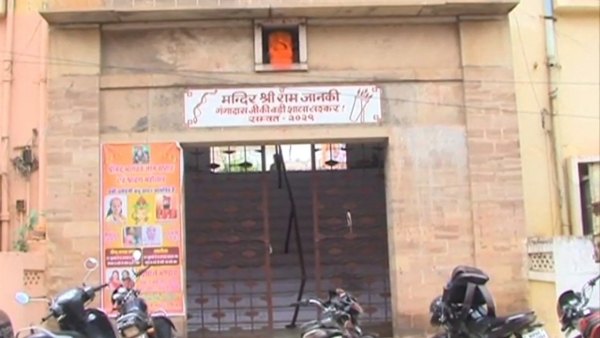 745 साधु-संत हुए थे शहीद 745 साधु-संत हुए थे शहीद