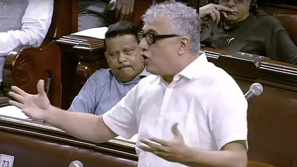 डेरेक ओ ब्रायन ने सुनाई नायडू के मां की मौत की कहानी डेरेक ओ ब्रायन ने सुनाई नायडू के मां की मौत की कहानी