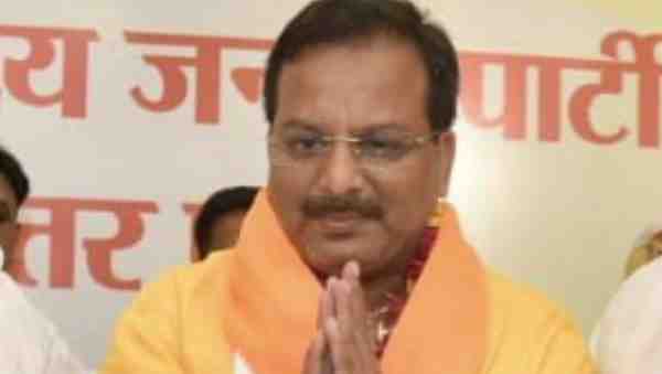 कौन हैं धर्मेंद्र सिंह सैंथवार