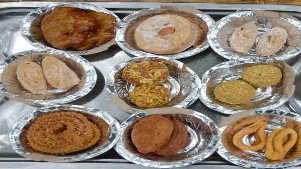 छत्तीसगढ़ी व्यंजन ठेठरी और खुरमी छत्तीसगढ़ी व्यंजन ठेठरी और खुरमी