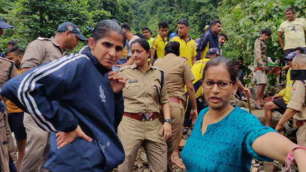 हर मोर्चे पर अपनी टीम के साथ मौके पर डटी रहीं डीएम सोनिका