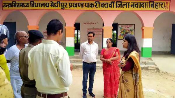 डीएम ने स्कूल की बदतर व्यवस्था पर लिया कड़ा संज्ञान 