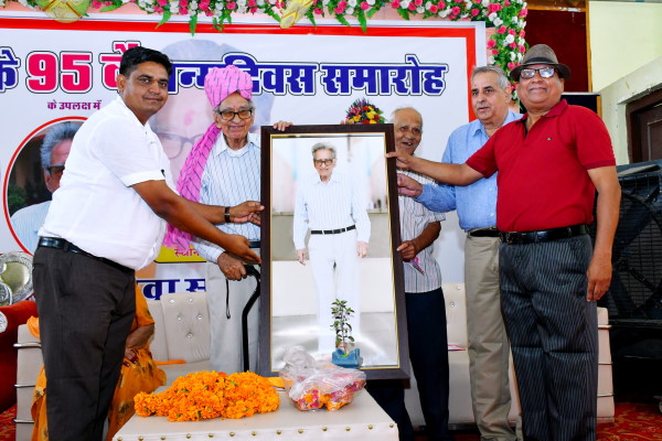  हर माह साढ़े सात लाख की पेंशन