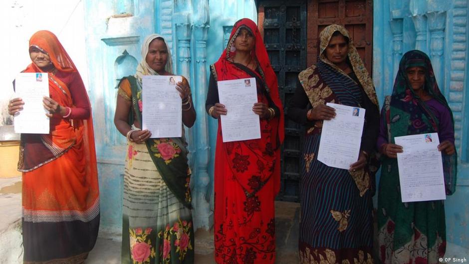 महिलाओँ को दूध की कीमत के साथ ही लाभांश में से भी हिस्सा मिलता है महिलाओँ को दूध की कीमत के साथ ही लाभांश में से भी हिस्सा मिलता है