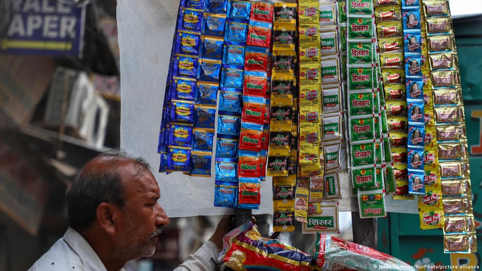 भारत में सस्ते और तमाम किस्म के तंबाकू प्रोडक्ट्स