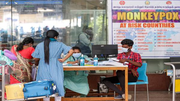 मॉस्क पहने और उचित निर्देशों का पालन करें