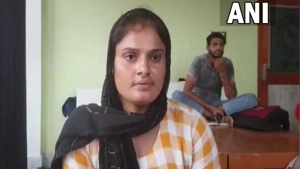 ससुरालवालों की प्रताड़ना से तंग आकर मायके आ गई फरमानी नाज ससुरालवालों की प्रताड़ना से तंग आकर मायके आ गई फरमानी नाज