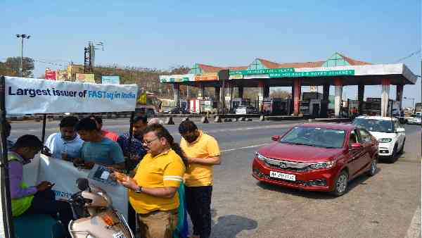 तो सिर्फ आधा देना होगा टॉल टैक्स तो सिर्फ आधा देना होगा टॉल टैक्स