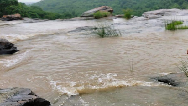 मानसून सीजन में तीन महीने पर्यटकों से गुलजार रहता है