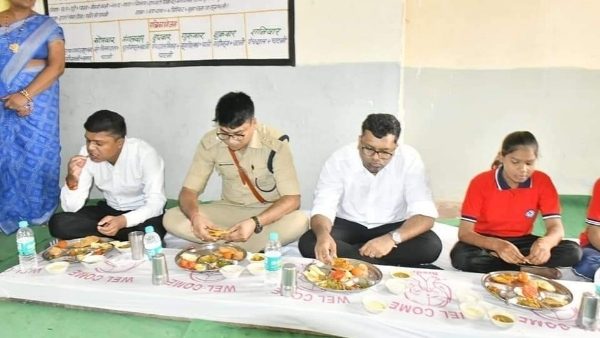 भिंड में कलेक्टर डॉ सतीश कुमार एस. ने किया ध्वजारोहण भिंड में कलेक्टर डॉ सतीश कुमार एस. ने किया ध्वजारोहण