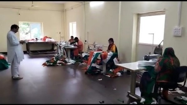 200 से अधिक कर्मचारी खादी सदन में है कार्यरत 200 से अधिक कर्मचारी खादी सदन में है कार्यरत