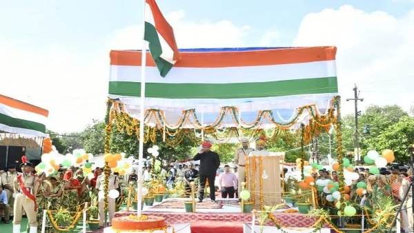 मुरैना में भारत सिंह कुशवाह ने फहराया तिरंगा मुरैना में भारत सिंह कुशवाह ने फहराया तिरंगा