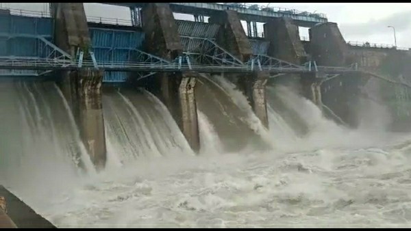 मुरैना के 50 गांव में बाढ़ की आशंका के चलते खाली करवाने की मुनादी मुरैना के 50 गांव में बाढ़ की आशंका के चलते खाली करवाने की मुनादी