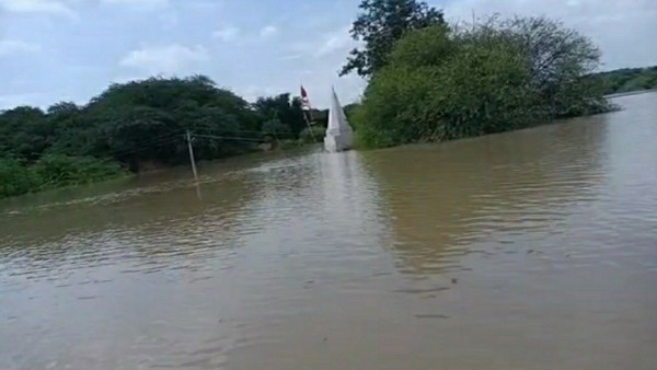 सरकार से कर रहे हैं दूसरा गांव बसाने की मांग