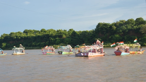 भारत माता के जयकारों से गूंजी नर्मदा 