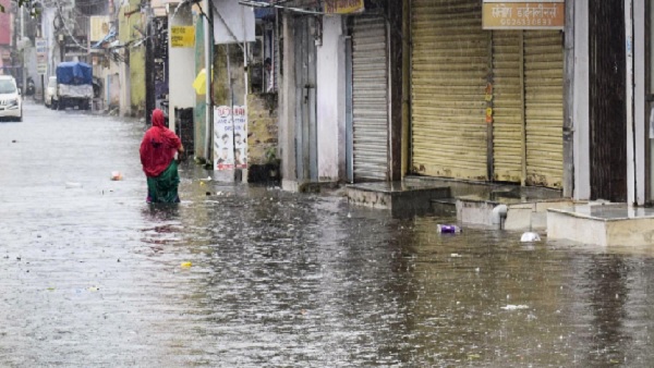 भारी बारिश होने की आशंका भारी बारिश होने की आशंका