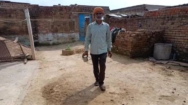 बिना शौचालय के ग्रामीण हो रहे हैं बहुत परेशान