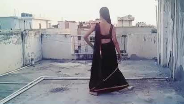 'तुम्हारी बहन छत पर टहलती रहती है, जवान हो गई है'