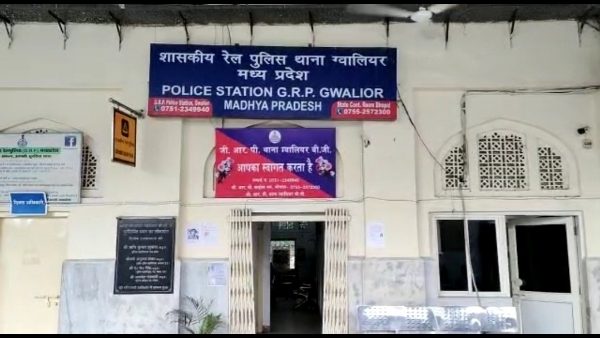 गहनों का लेकर नहीं दिखा सके कोई दस्तावेज गहनों का लेकर नहीं दिखा सके कोई दस्तावेज