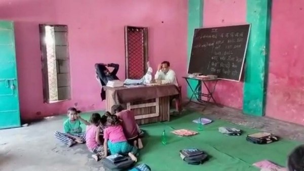 जिला शिक्षा अधिकारी ने कही कार्रवाई की बात