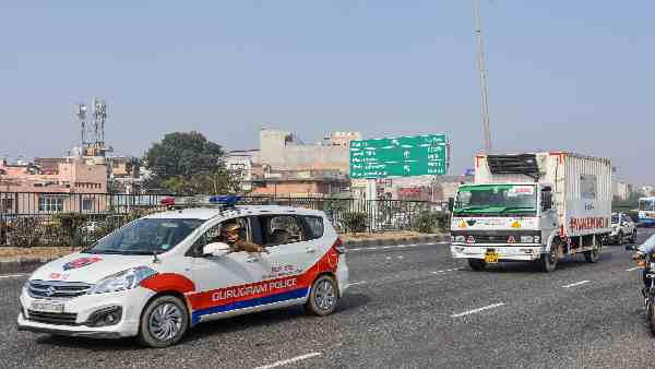 पहले दिन 45 फिजिकल चालान काटे गए