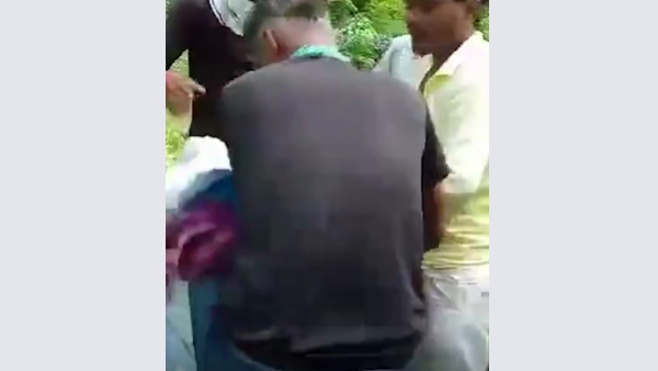 युवती को पीटते हुए किया निर्वस्त्र