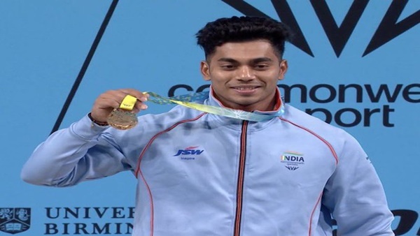  अचिंता शेउली ने जीता दिल