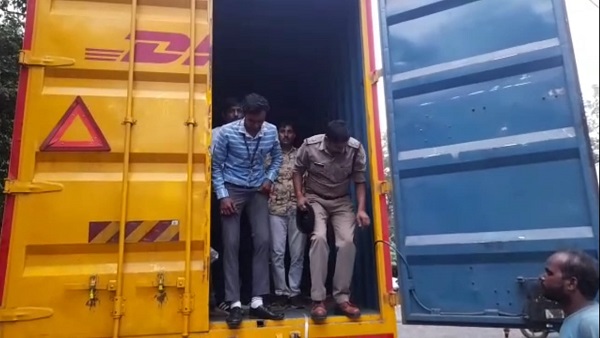 आशंका है कंटेनर का पीछा करते हुए सागर तक पहुंचे होंगे आशंका है कंटेनर का पीछा करते हुए सागर तक पहुंचे होंगे