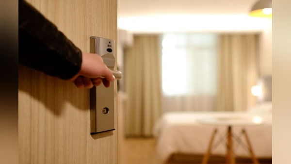 'कभी भी होटल रूम में रखे हुए पानी पीने के ग्लास...'