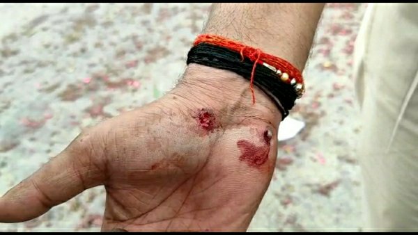 भीड़ ने पुलिस पर कर दिया पथराव