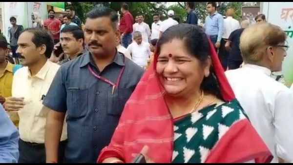 इमरती देवी ने कहा-'किसी के मुंह चलता है तो किसी के हाथ' इमरती देवी ने कहा-'किसी के मुंह चलता है तो किसी के हाथ'